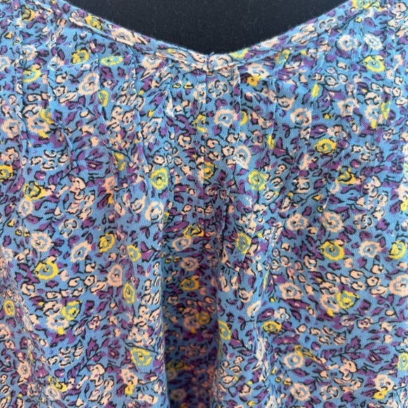 New- Universal Threads Women’s Top - Picture 4 of 9